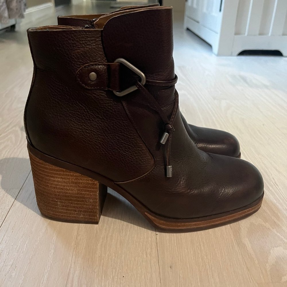 korks ankle boots